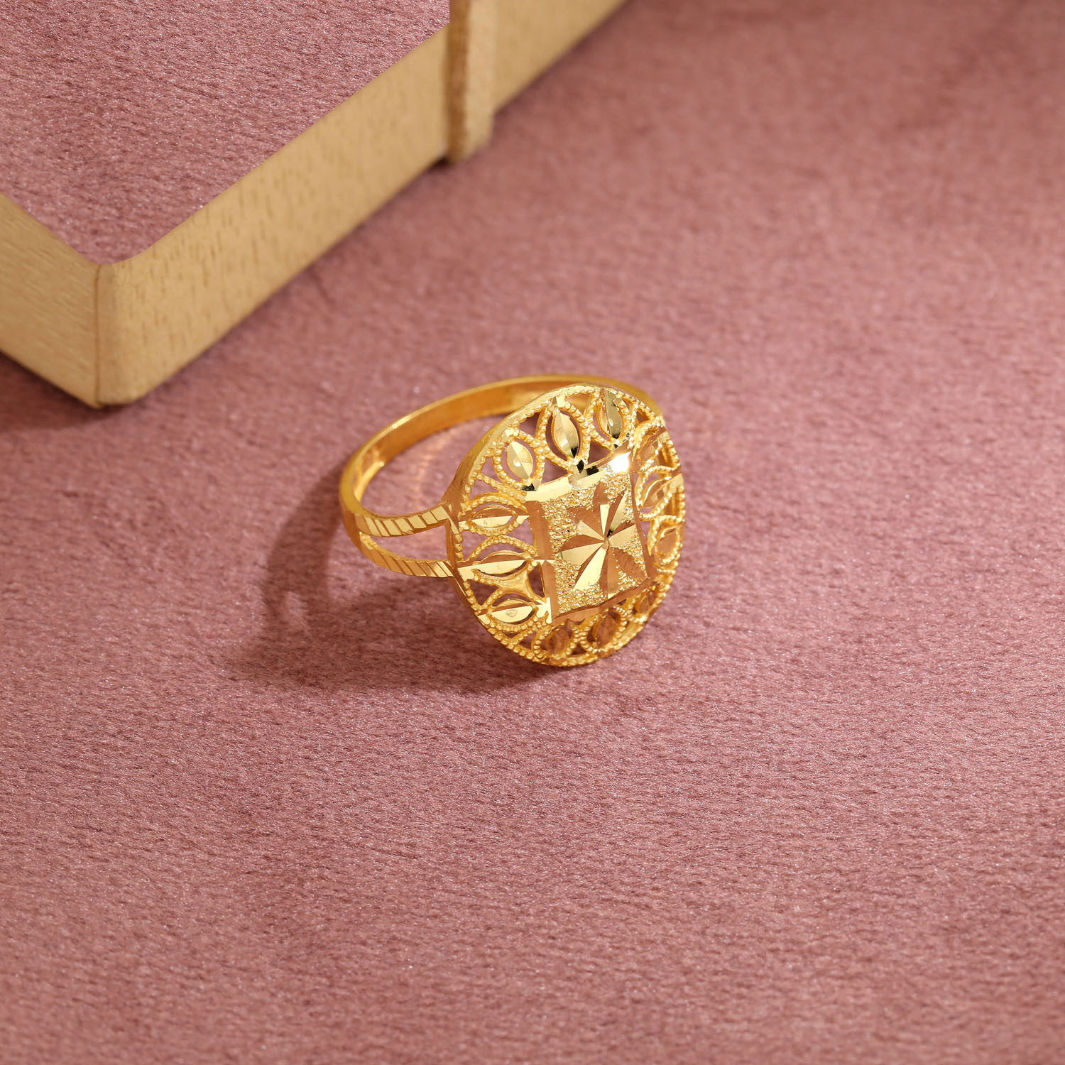 Malabar Gold & Diamonds 22KT Yellow Gold Ring for Women : Amazon.in:  Jewellery