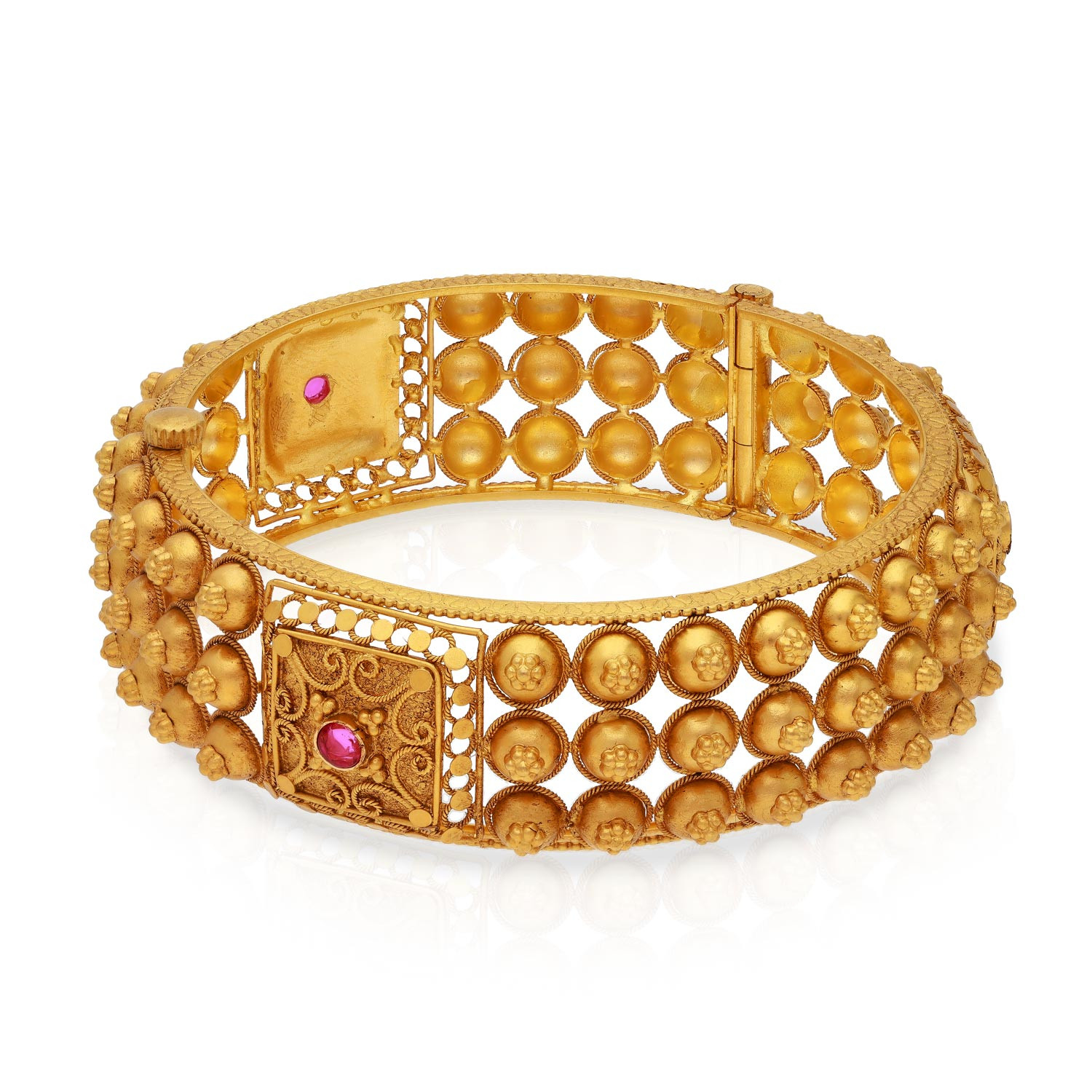 Divine Gold Bangle BNCHT42835