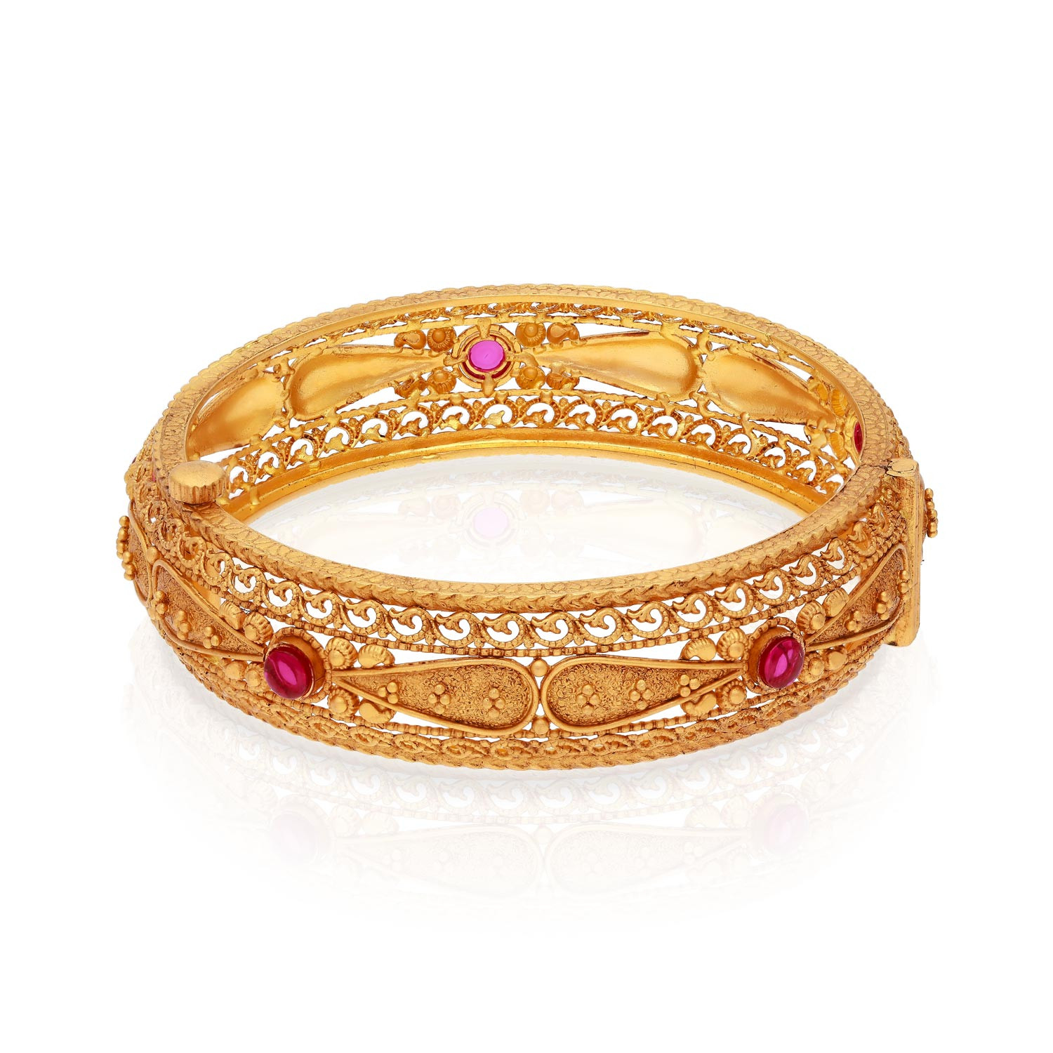 Divine Gold Bangle BNCHT42837