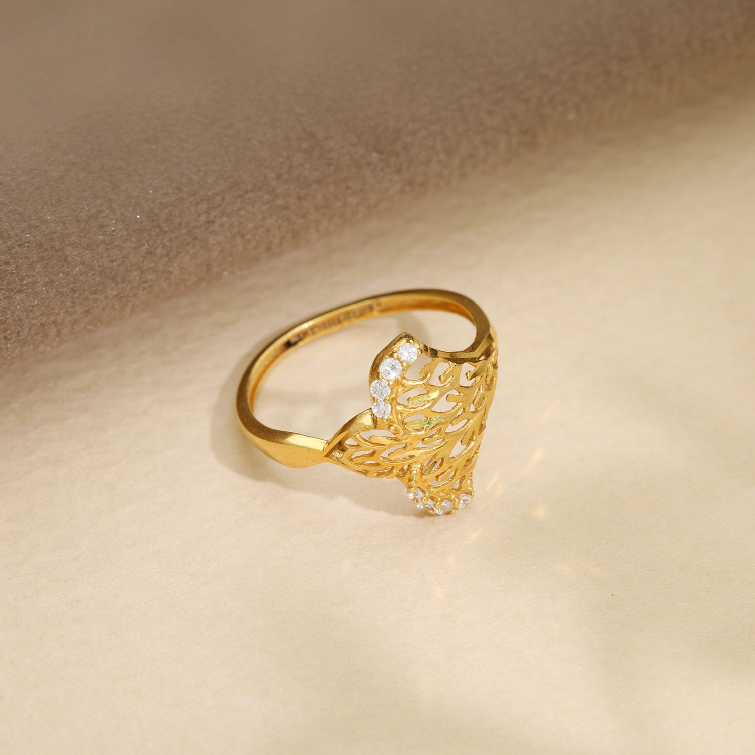Malabar 22 KT Gold Studded Casual Ring RGDZ11083A